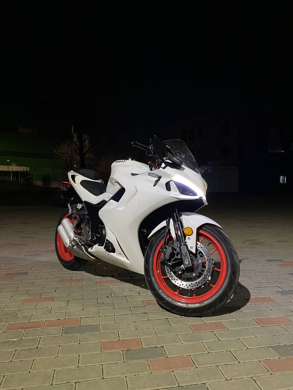 Ducati 950 sport