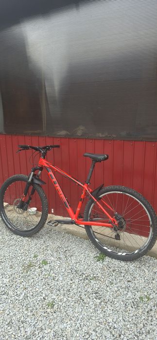 Vând bicicleta CUBE