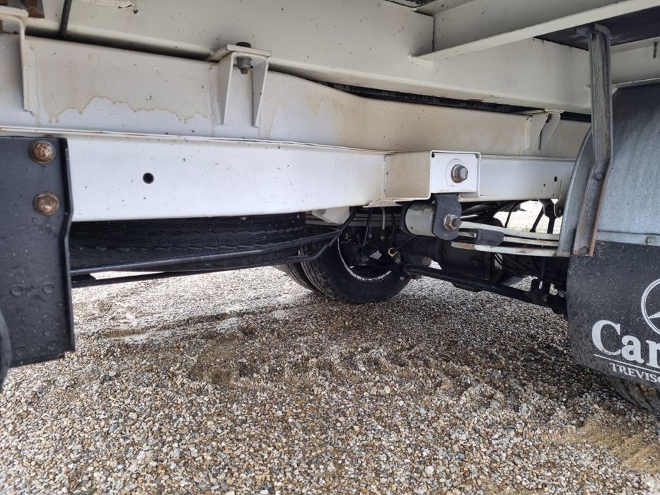 Mercedes sprinter 416 cu bena ficsa cu prelata care se inalta .
