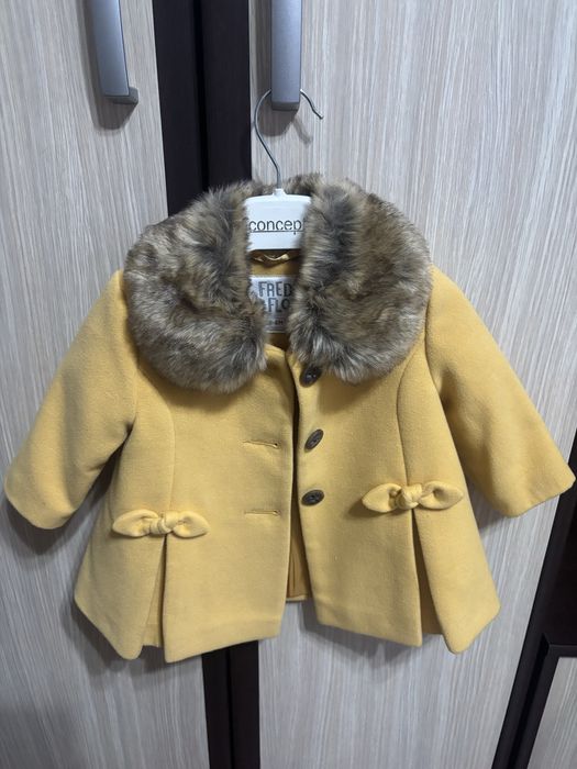 Vând palton 3-6 luni nou