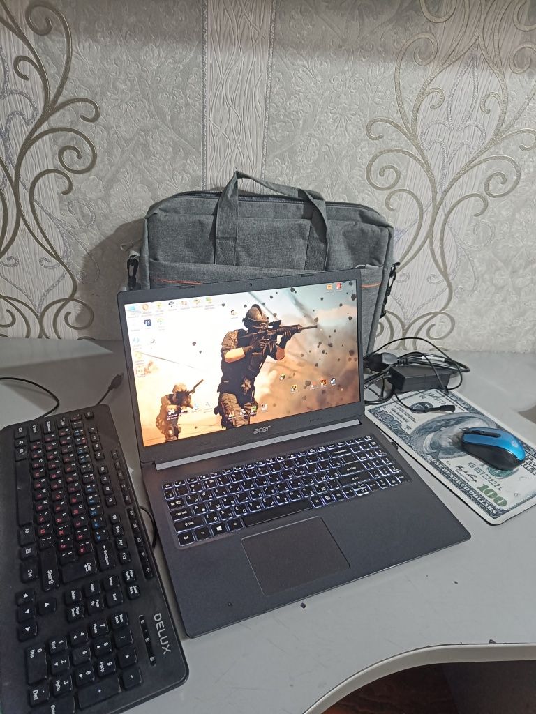 Ноутбук Acer для работы в кайф, и с не плохой игрой можно развлечься.