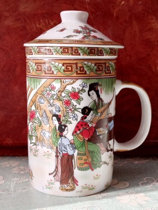 Продаю кружку для заваривания чая.