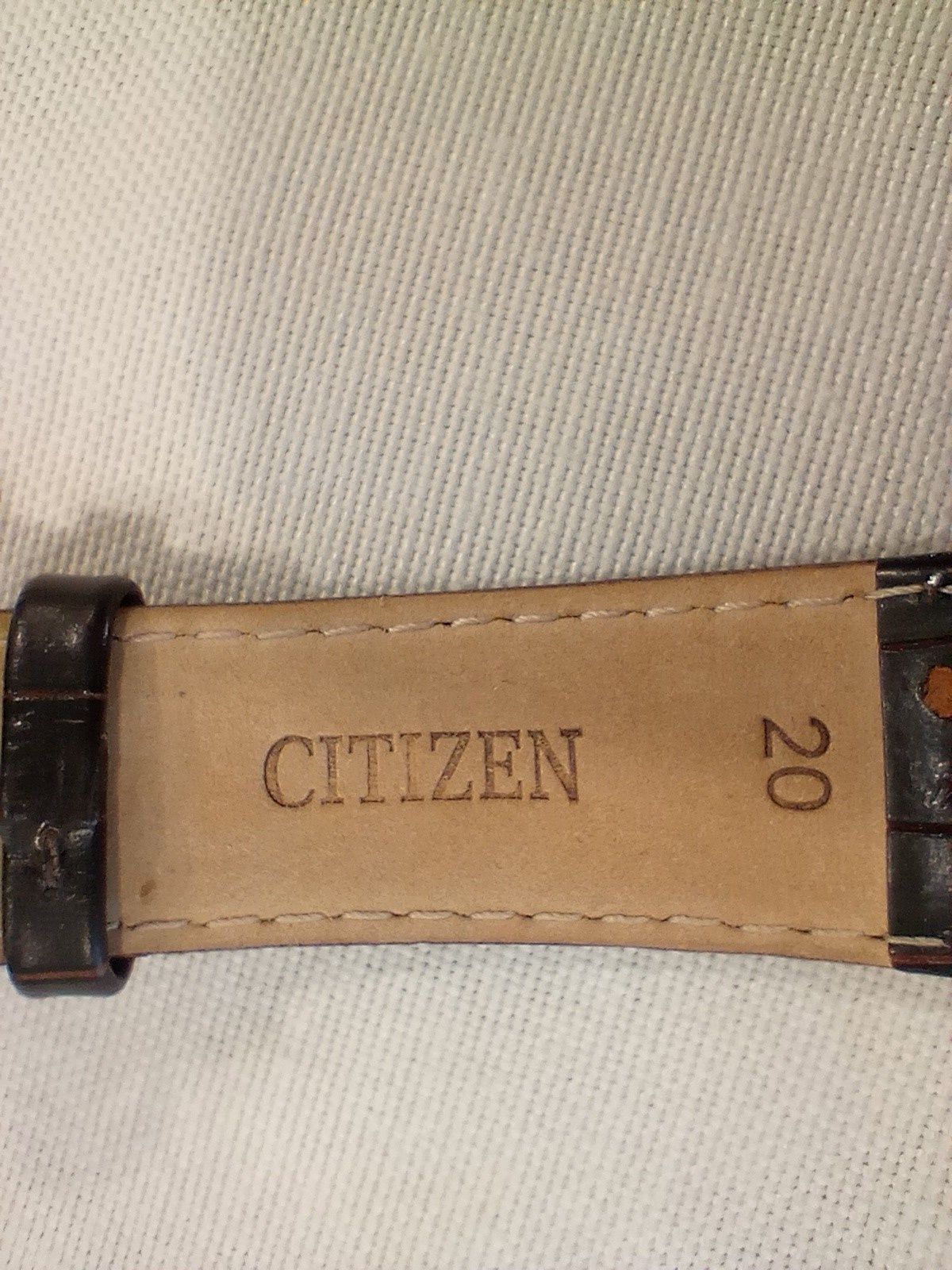 Citizen WR 50 мъжки часовник с кожена верижка.