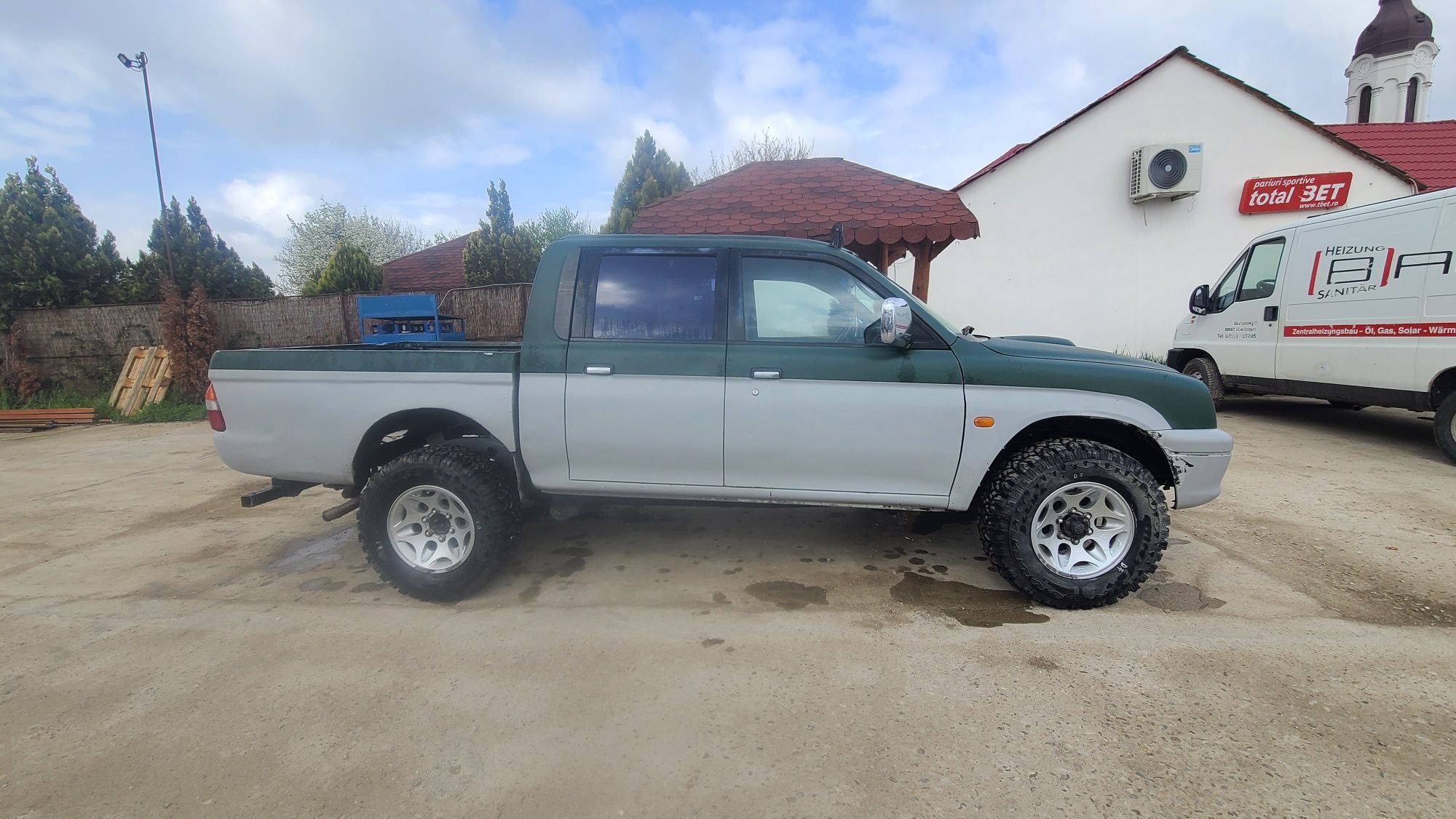 Vând mitsubishi l200