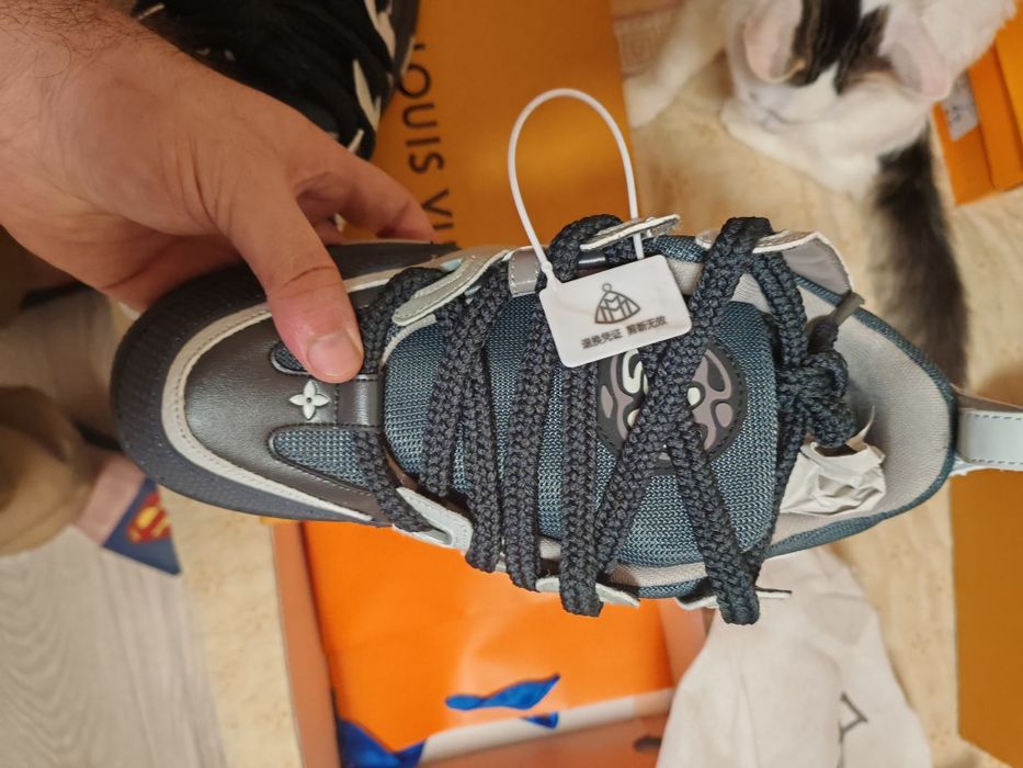 Adidași foarte buni