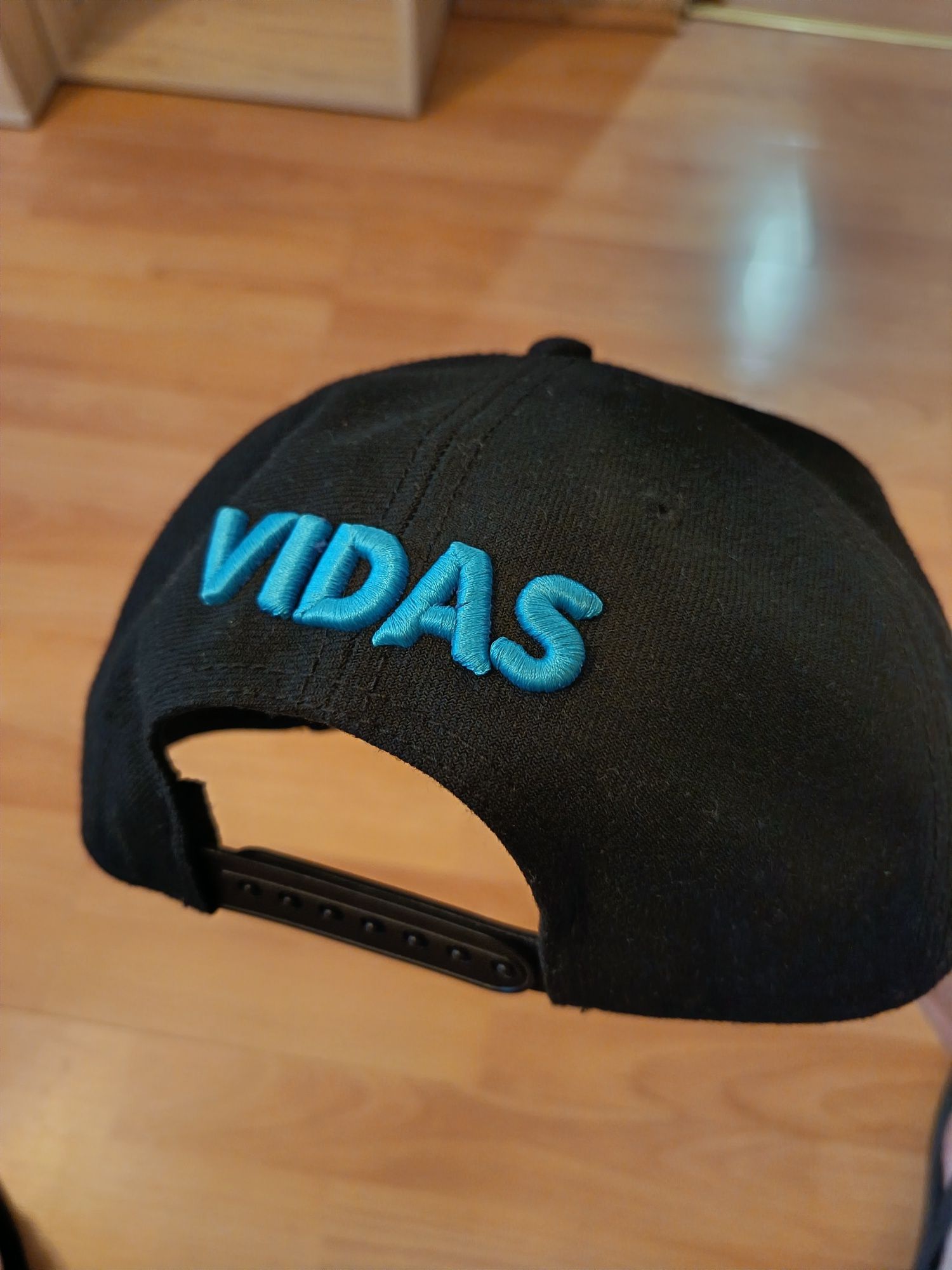 VIDAS Шапка "На баба ти... билките"