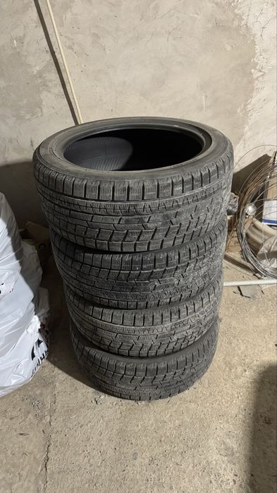 Зимние шины 235/45 R18