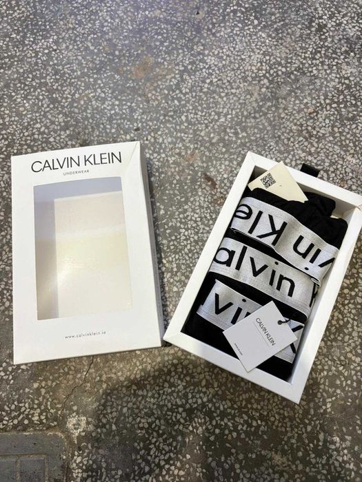 chiloti calvin klein negrii