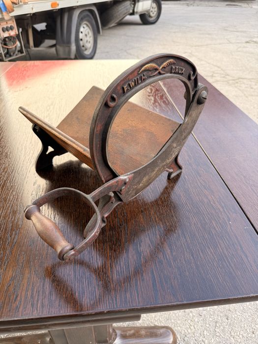 Гилотина за рязане на хляб