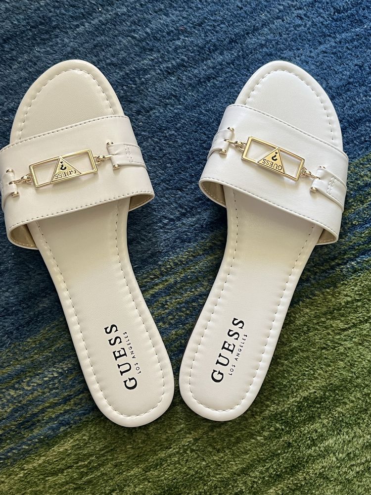 Чисто нови чехли guess