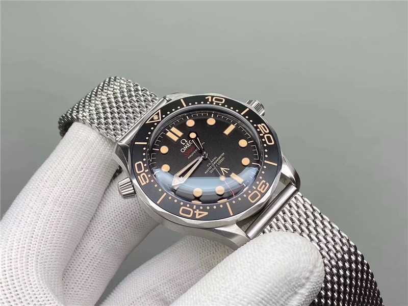 Ceas automat pentru bărbați OMEGA Seamaster Diver 300M 007 Edition