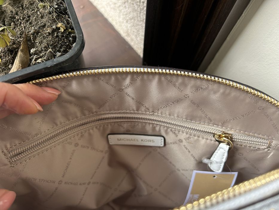 Geantă de umăr nou cu eticheta MK