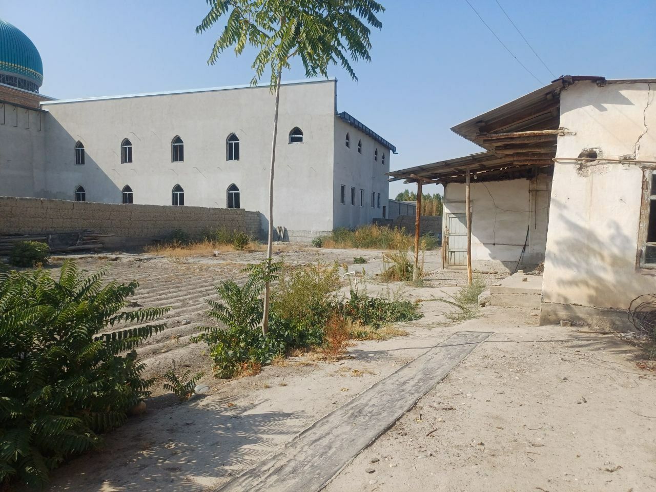 Oqariq Yangi qurilyatgan Masjid oldida uy sotiladi yer