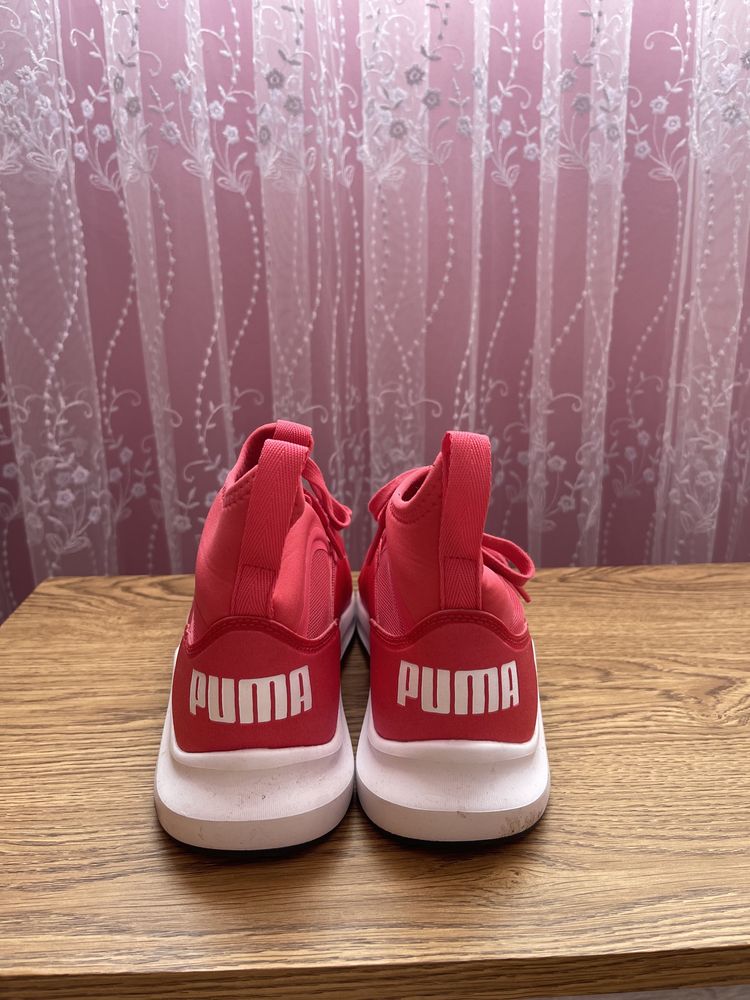 Носени веднъж Puma обувки