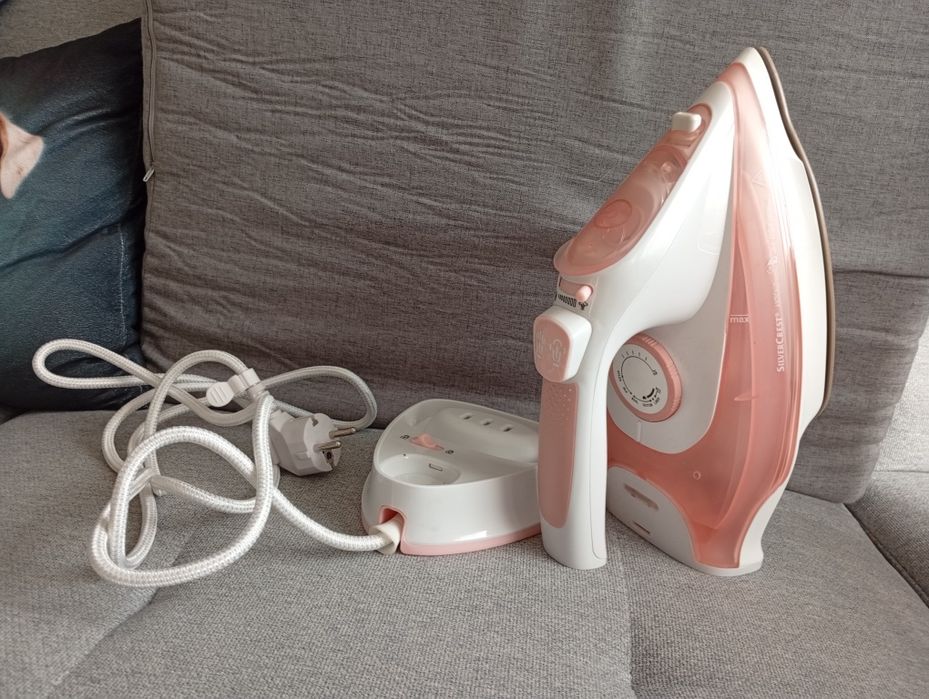 Ютия два броя по двадесет лева