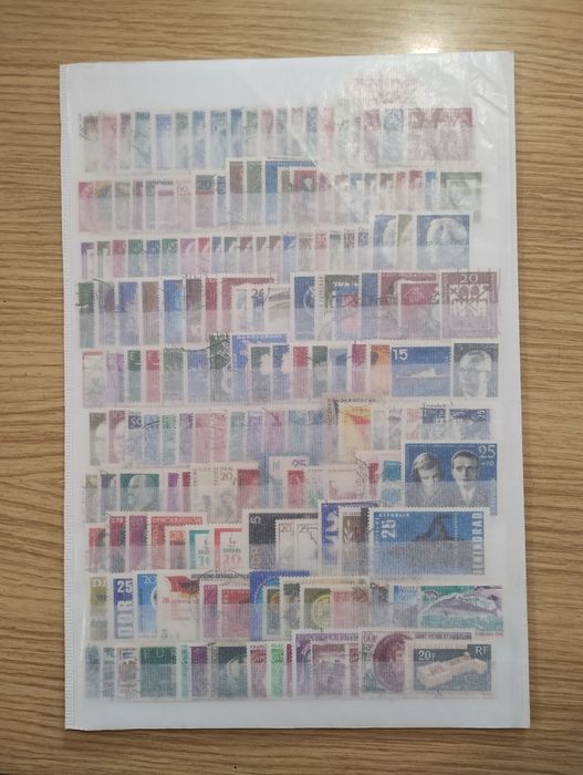 Пощенски марки 463 броя