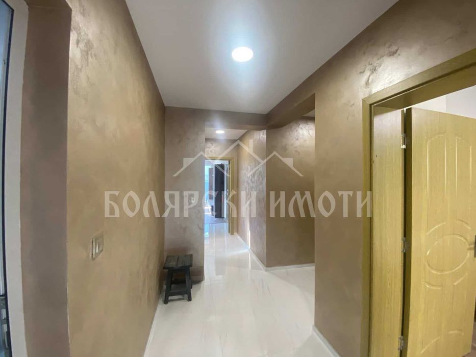 Продава се Тристаен апартамент в Велико Търново, Зона Б - 130 кв.м за 1616 €/кв.м - Снимка #7