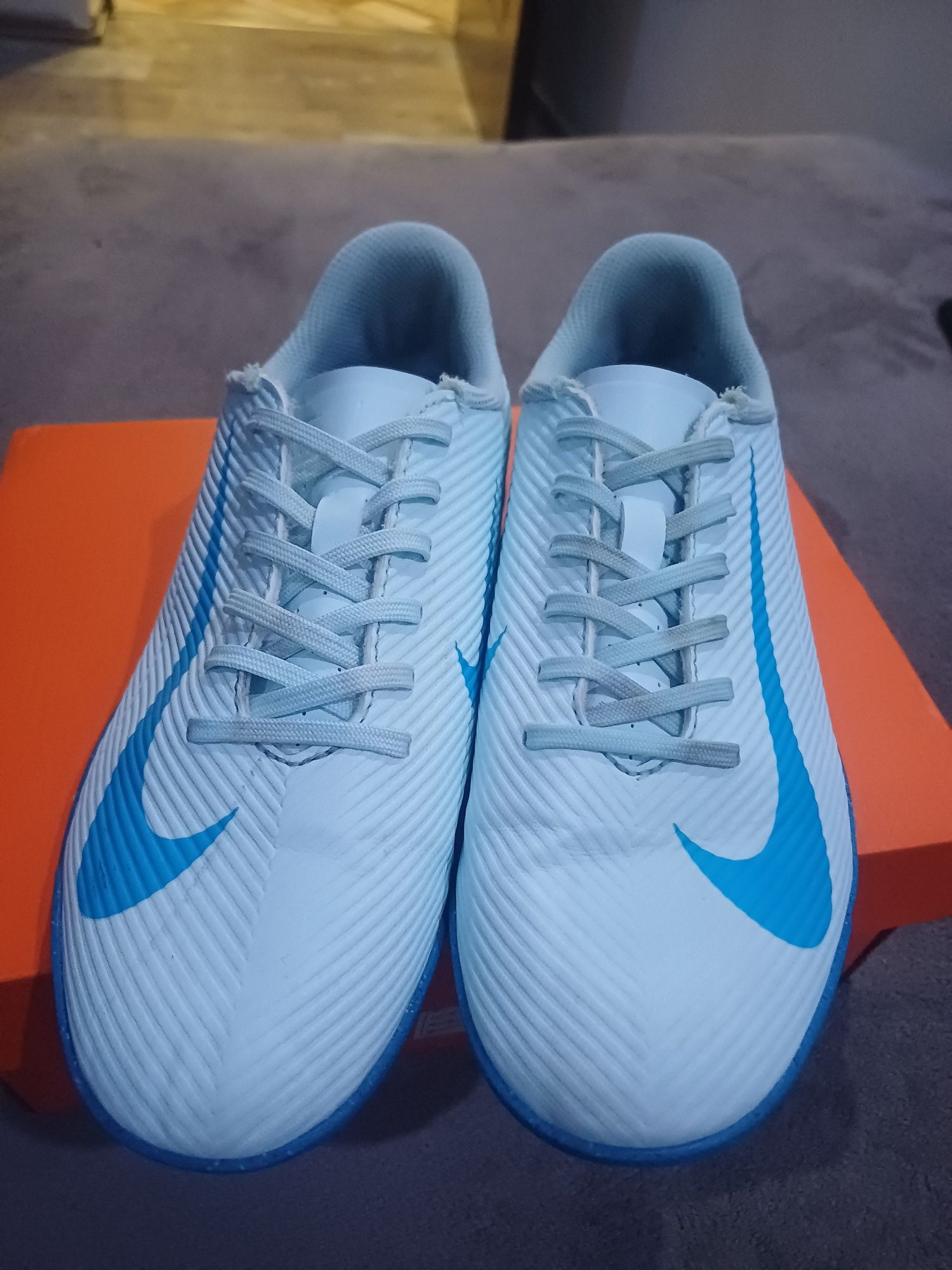 Футболни обувки - стоножки Nike
