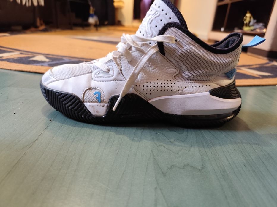 Adidași Jordan mărimea 42.5