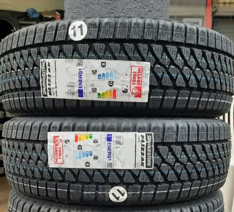 Bridgestone Blizzak W810 215/60 R17 104H