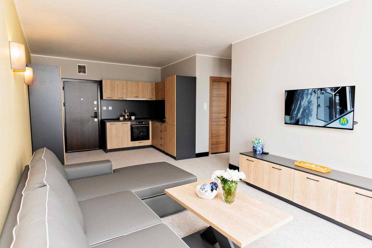 Продава се Хотел в к.к. Слънчев бряг - 8000 кв.м за 688 €/кв.м - Снимка #7