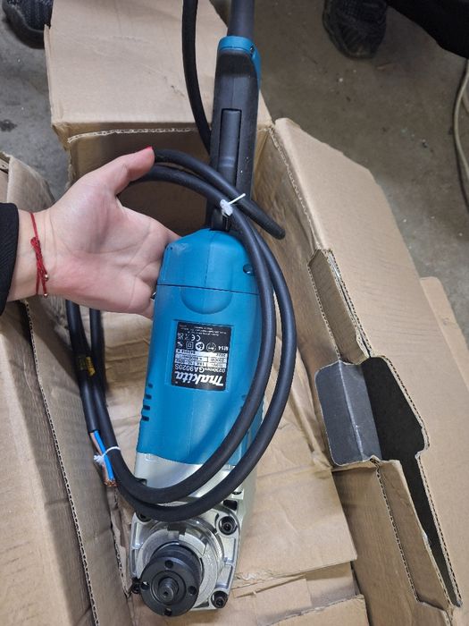 Ъглошлайв на Makita