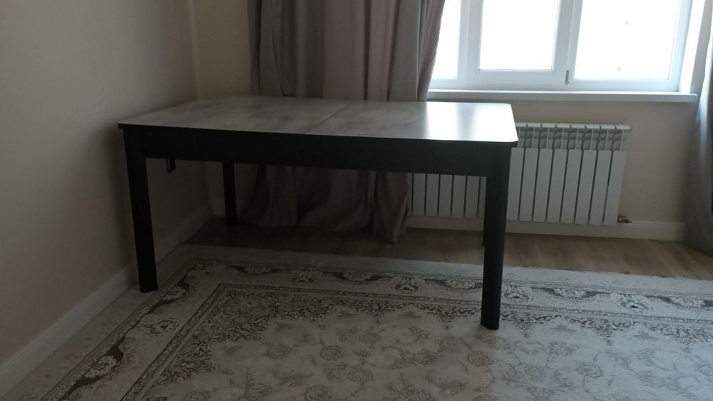 стол квадратный новый