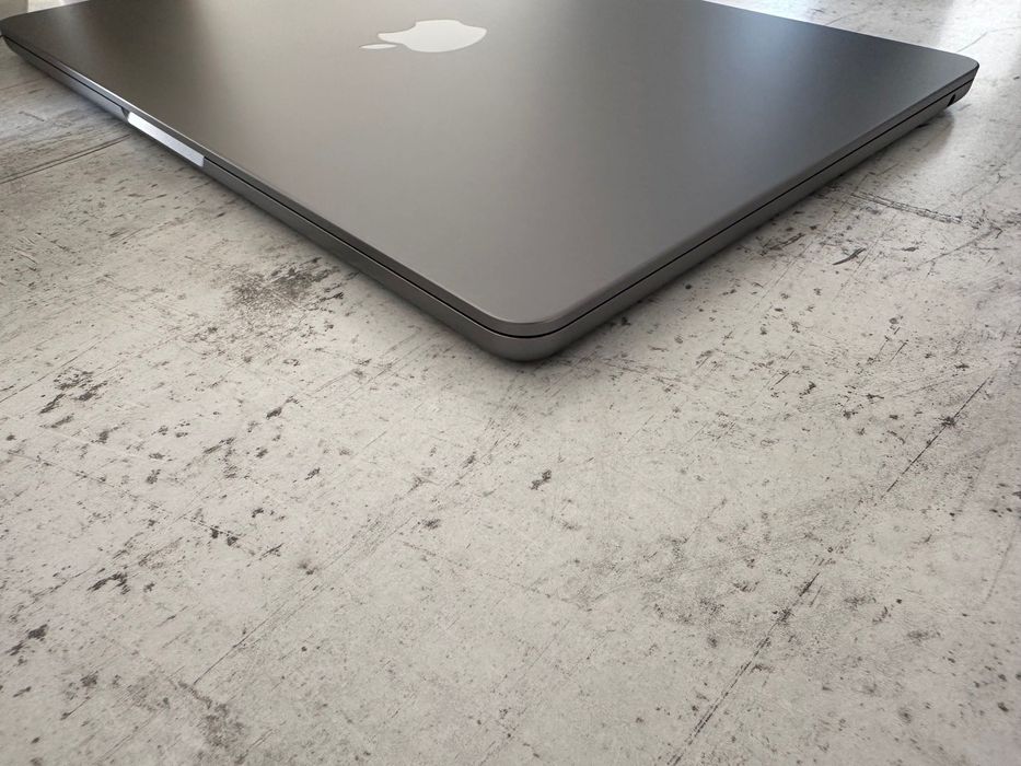 MacBook Air 13" M3 Chip 8-CPU, 10-GPU, 24RAM, 512 SSD