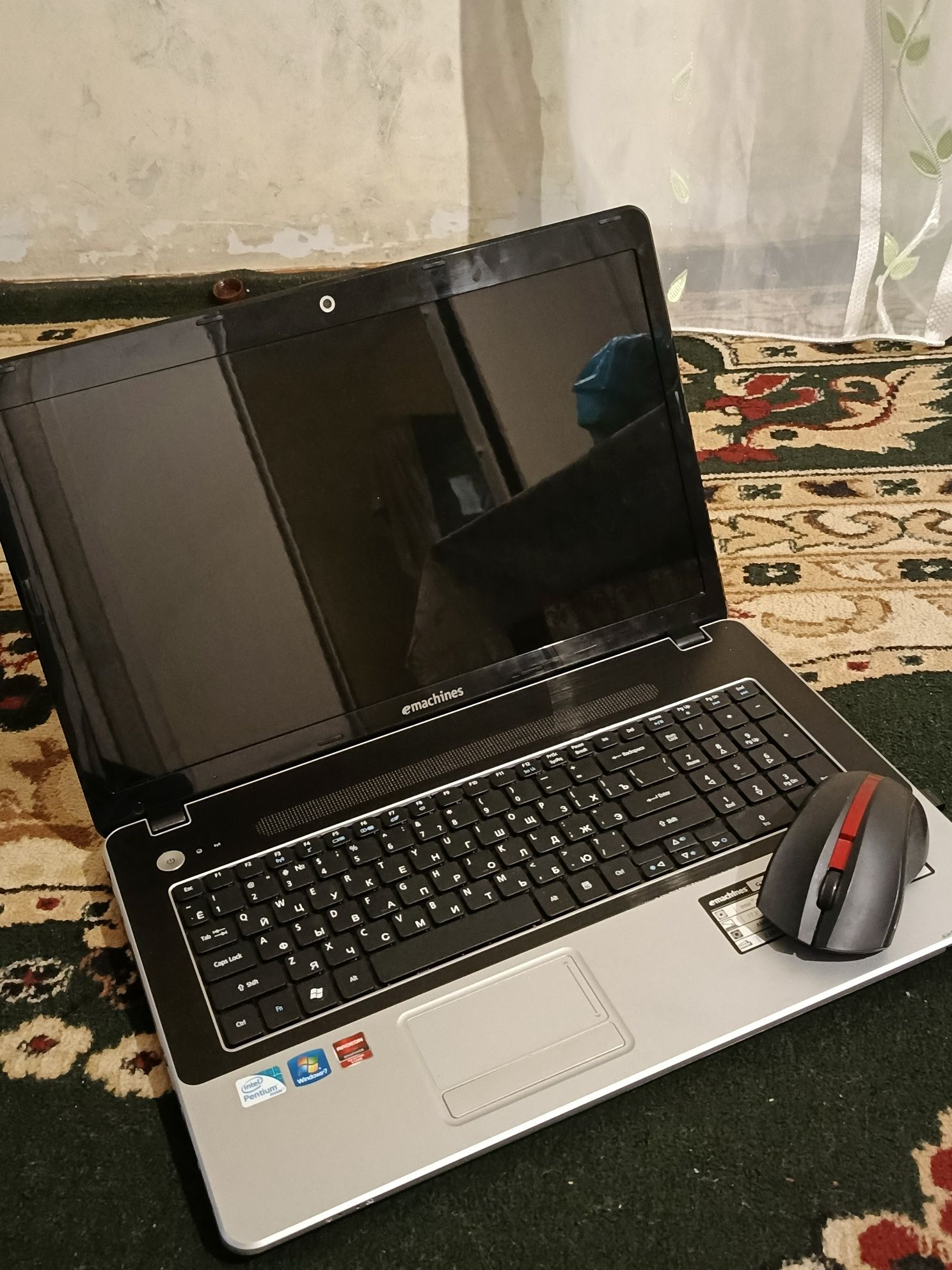 nowtbook zaretchiki va mishkalari ham zor nowtbookni ozi juda zòr