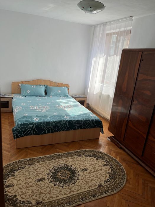 Închiriez apartament