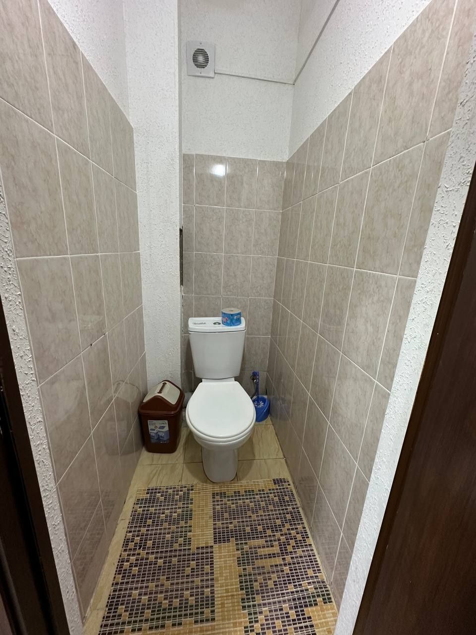 Квартира в чарваке без маклер своя 
20 dm 30 kvarira

67kv

Miyaxki me