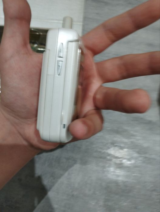 Коллекционный телефон раскладушка работает за границей пришел из США