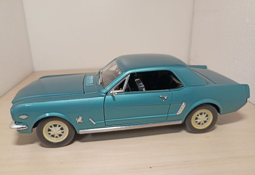 Ford Mustang 1965 mira 1 18
Scara 1/18
MIRA 

Pozele reflectă realitat