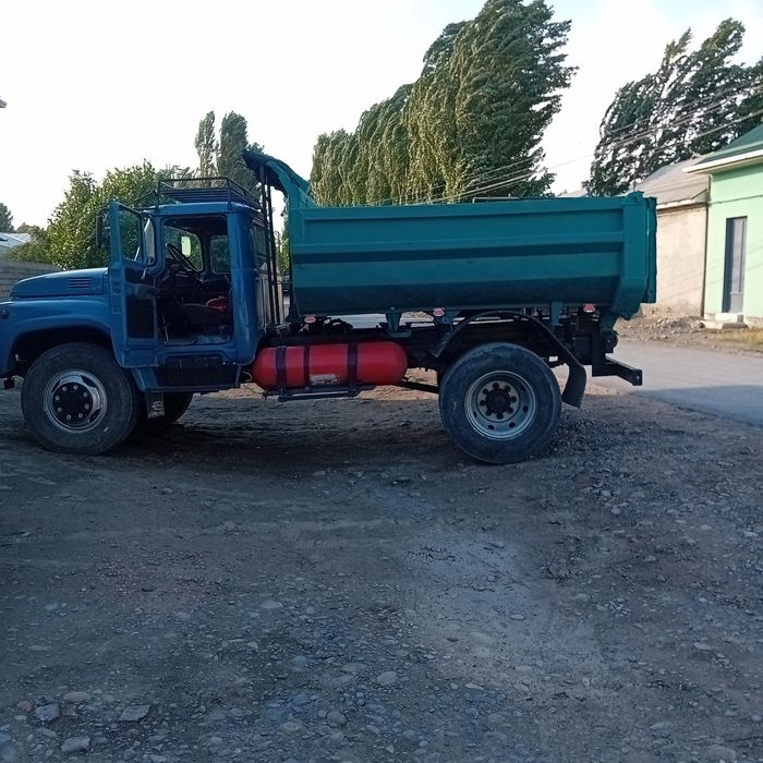 Автомобил зил сотилади