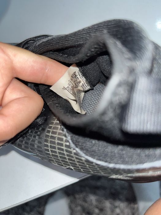 Продавам бутонки predatory на Nike