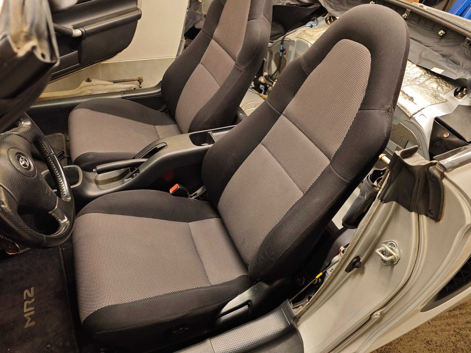Спортни седалки от Toyota MR2