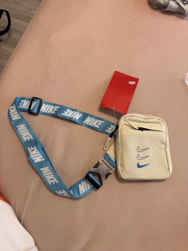 Nike Advance чантички