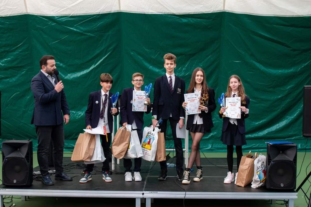 Promotie! Podium scena evenimente12mp 4x3m gradene Alustage Globaltrus