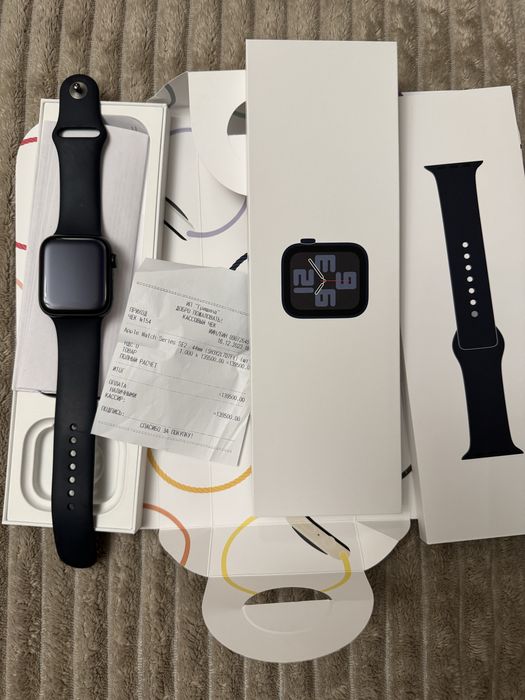 Продам Apple watch se 2