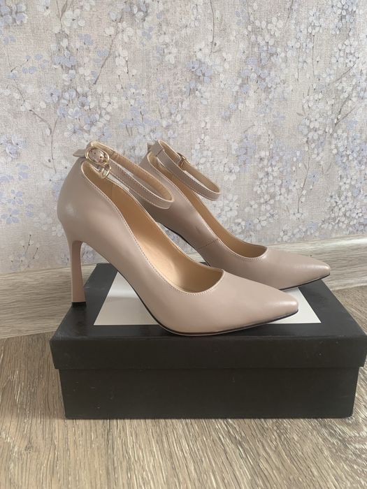 Продам  новые туфли .Натуральная кожа.38р.И сумочку кожа.Новая