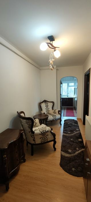Închiriez apartament cu doua camere