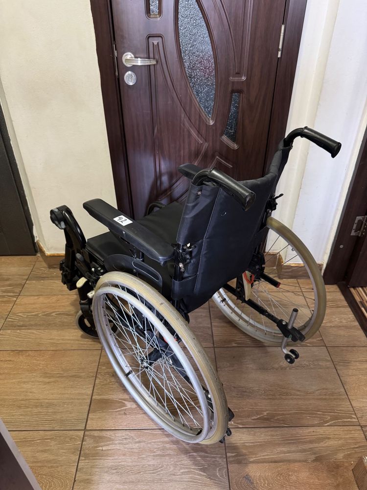 Carut scaun rulant din aluminiu batrani handicap dizabilitati