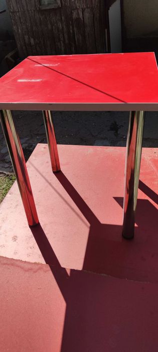 Masa 68x68x74 cm, cu blat gros din PAL si picioare metalice reglabile