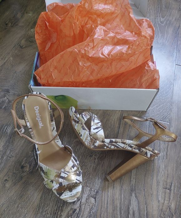 Sandale cu toc Desigual