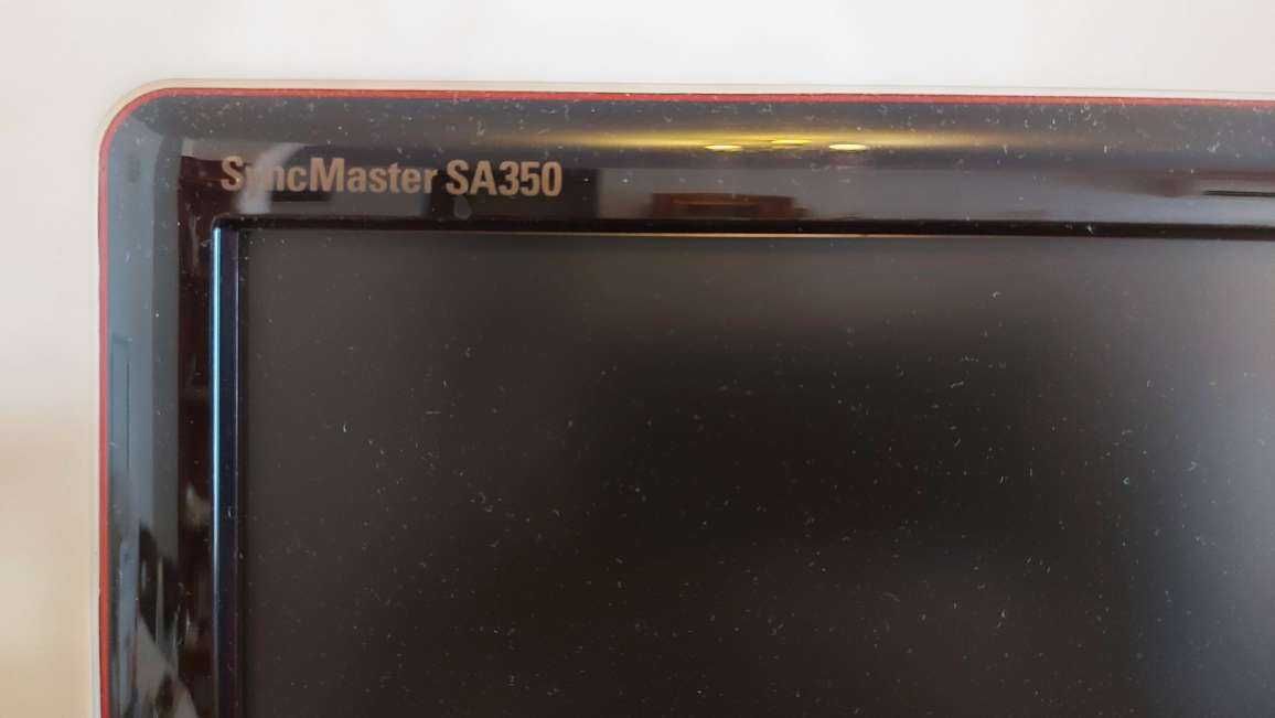 Продавам LED монитор Samsung SyncMaster SA350 - 22" инча