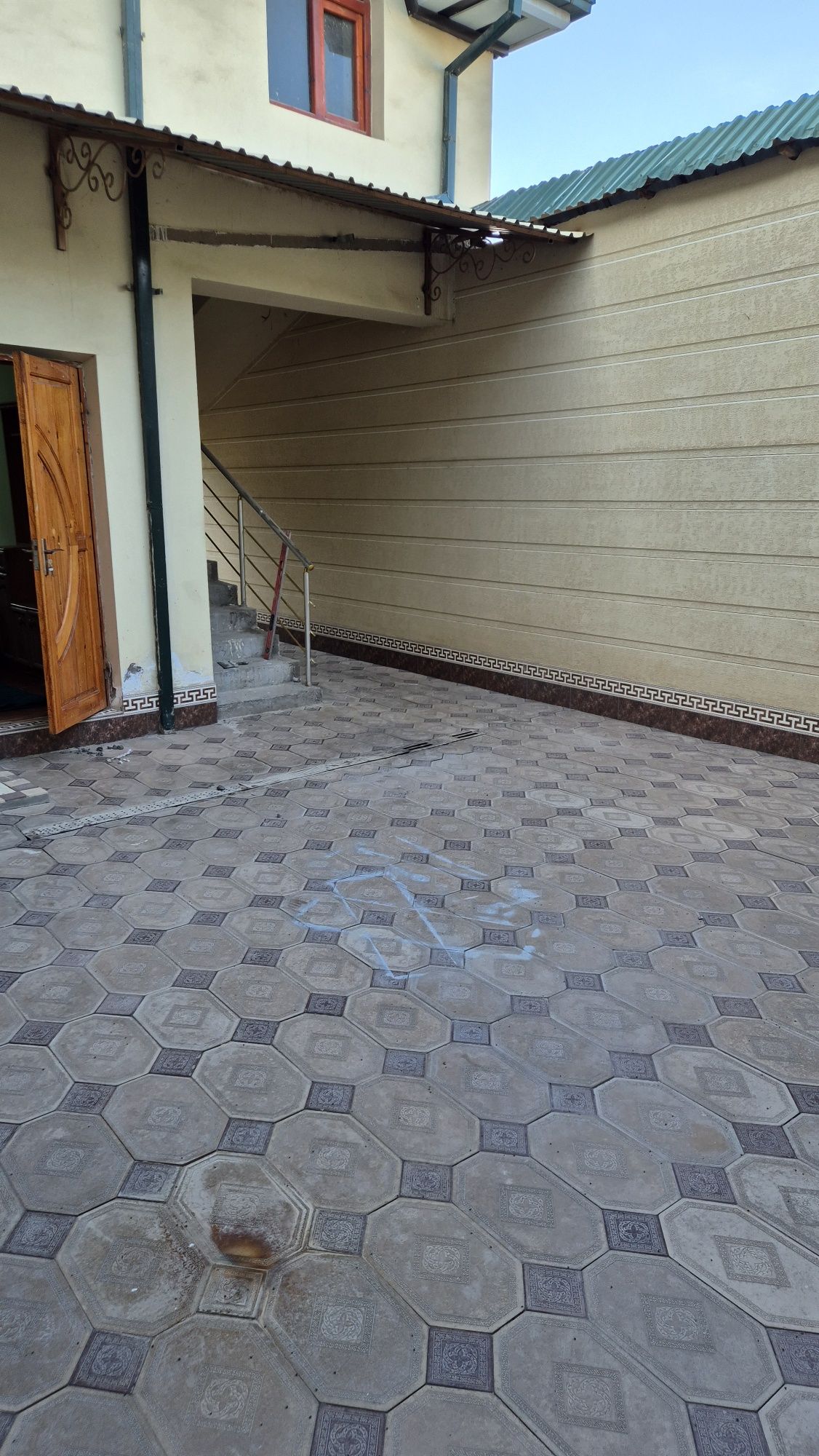 Uy arendaga beriladi. 2 xonali. Faqat oilalilarga. Sharoitlari mavjud.