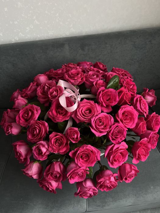 Продам букет из роз в корзине