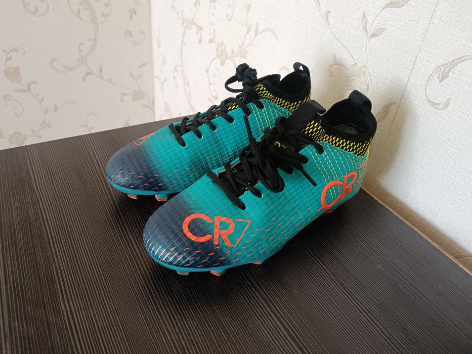 Бутсы продается новый