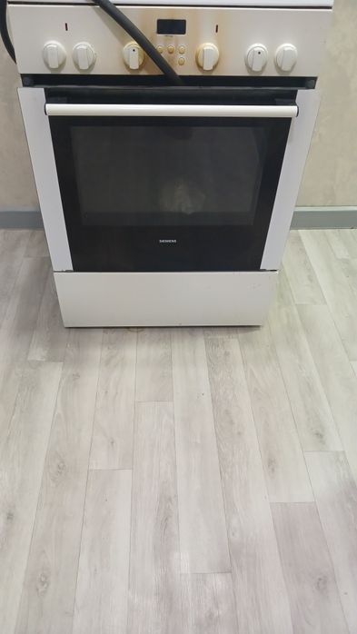 Газ плита в рабочем состоянии все конфорки есть, рабочий . 25000