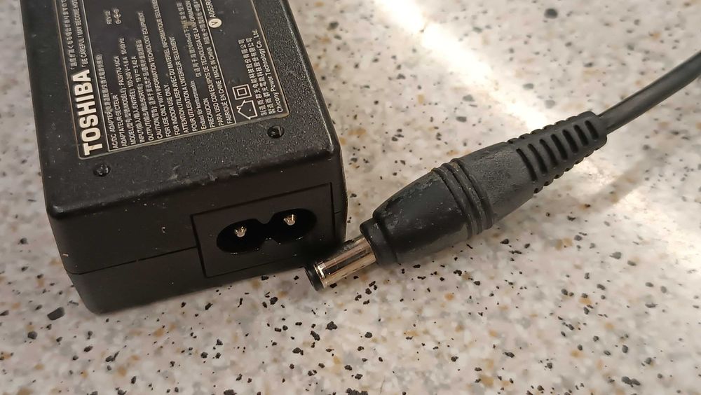 Зарядно за лаптоп 19V 3.42A  букса:5.5x2.5 мощност 65W Charger Toshiba